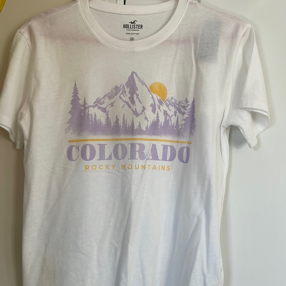 Hollister tee